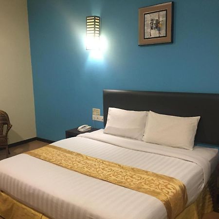 Hotel Zamburger Skudai Esterno foto