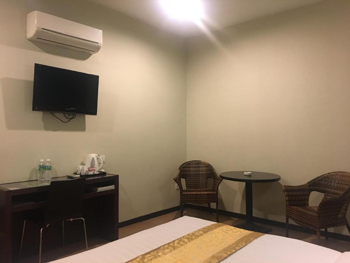 Hotel Zamburger Skudai Esterno foto