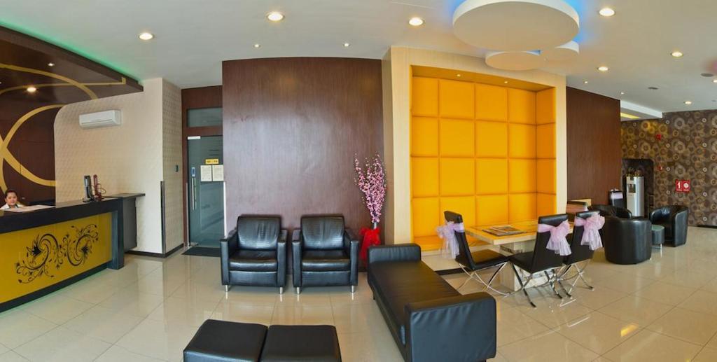 Hotel Zamburger Skudai Esterno foto