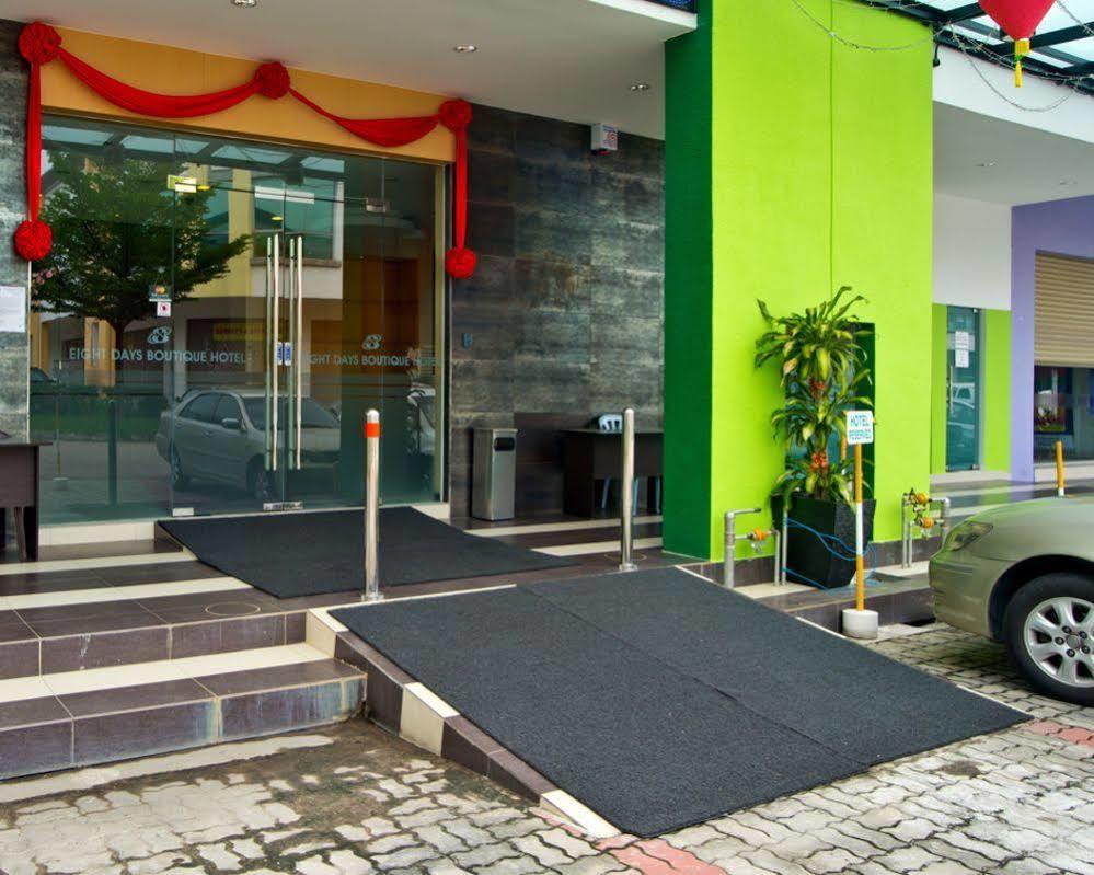 Hotel Zamburger Skudai Esterno foto